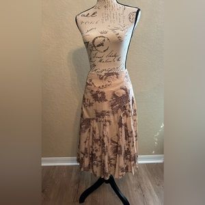 Very cute skirt and in great condition.